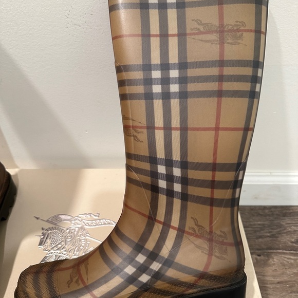 Plaid Burberry Rainboots - Picture 8 of 12